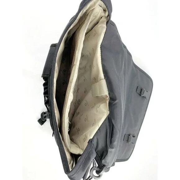 Wenger SwissGear Computer Bag Soft Shell Black Padded 18" x 14" x 4" - Picture 4 of 5